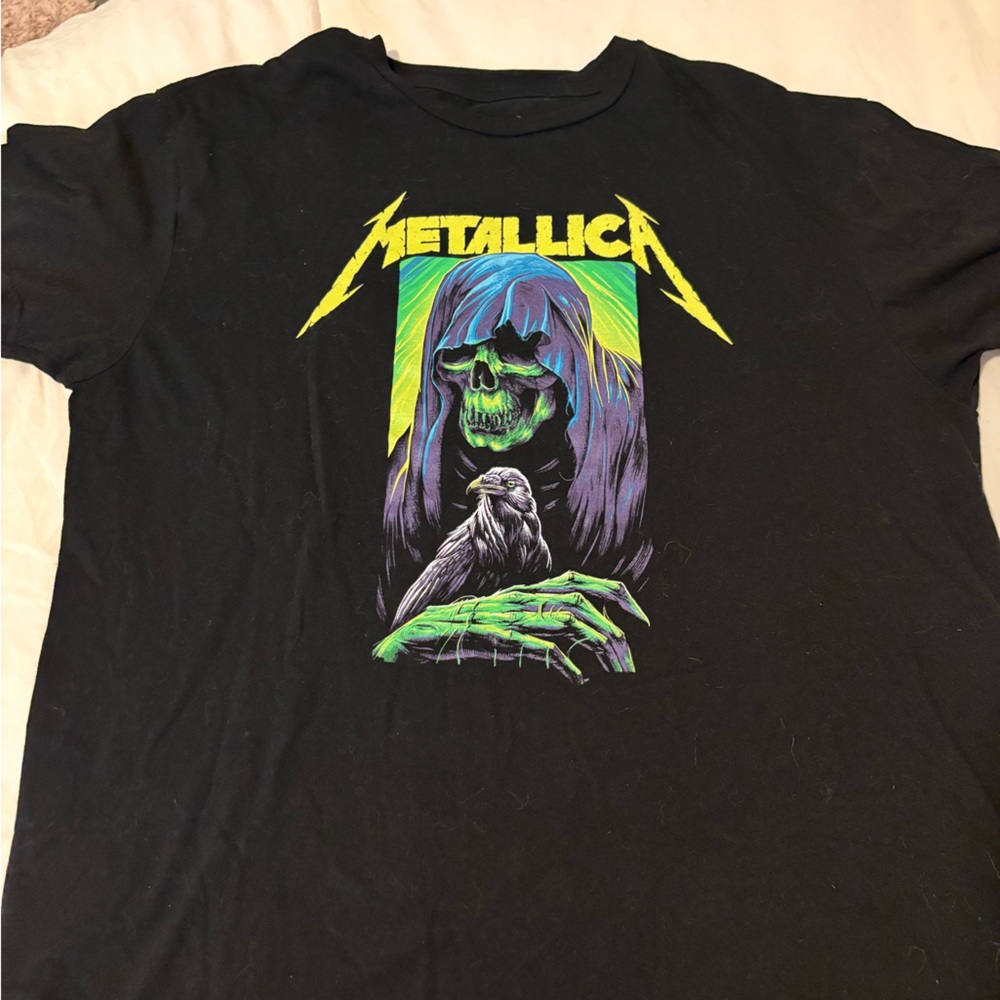 Black short sleeve with Metallica design on the front